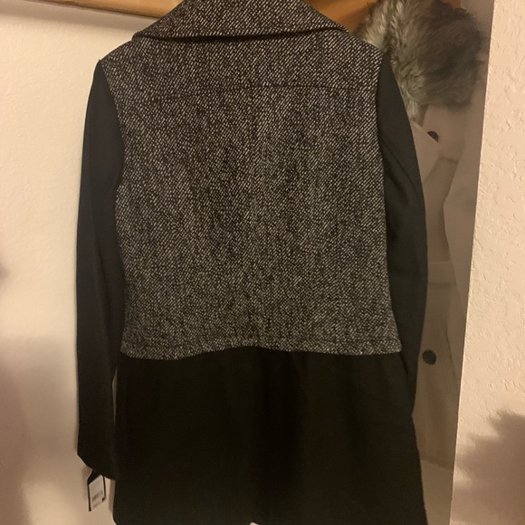 Beautiful GUESS wool dress coat. Brand new with tags. - Picture 4 of 8